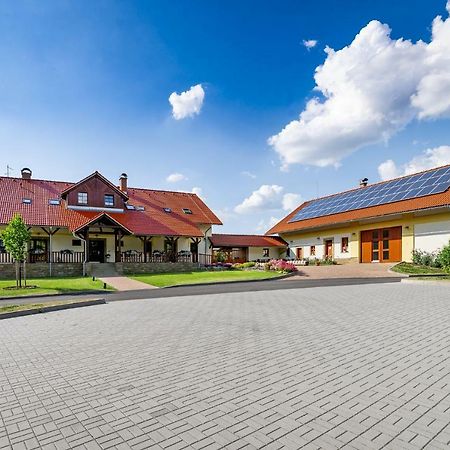 Vencluv Statek Hotel Javornice Екстериор снимка