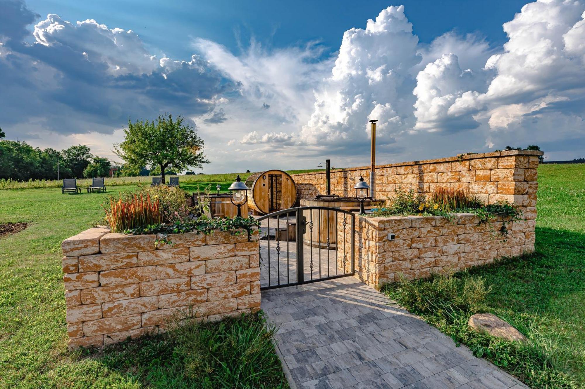 Vencluv Statek Hotel Javornice Екстериор снимка