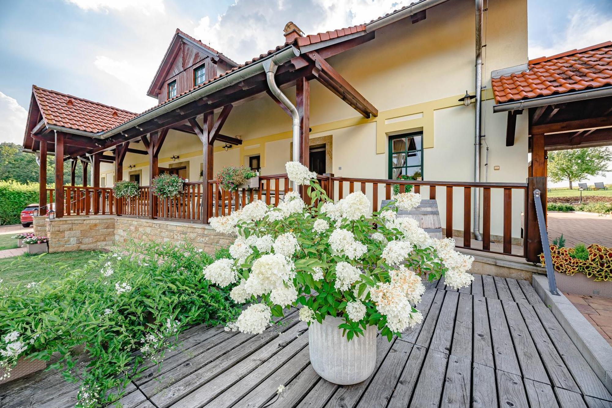 Vencluv Statek Hotel Javornice Екстериор снимка