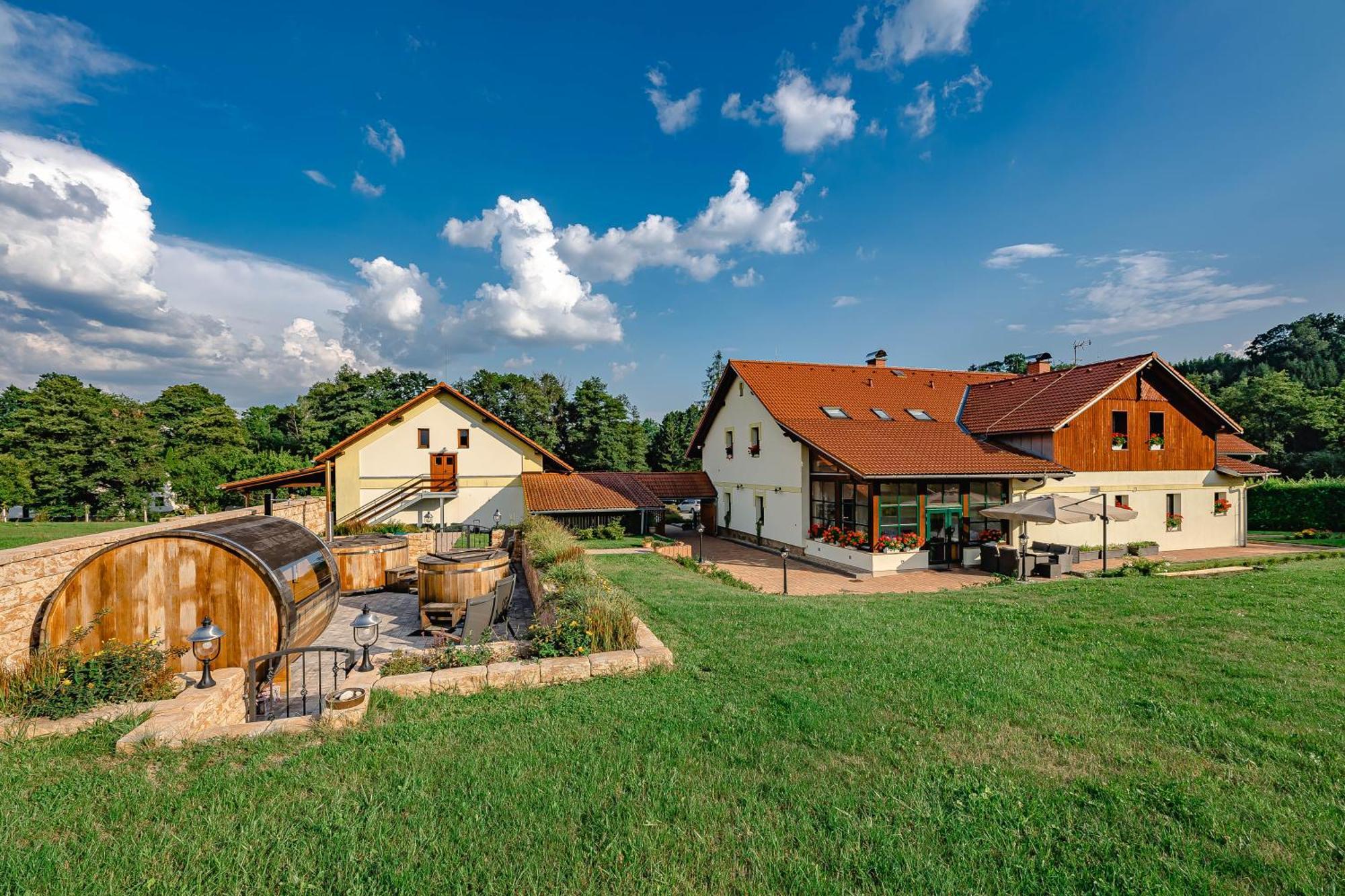 Vencluv Statek Hotel Javornice Екстериор снимка