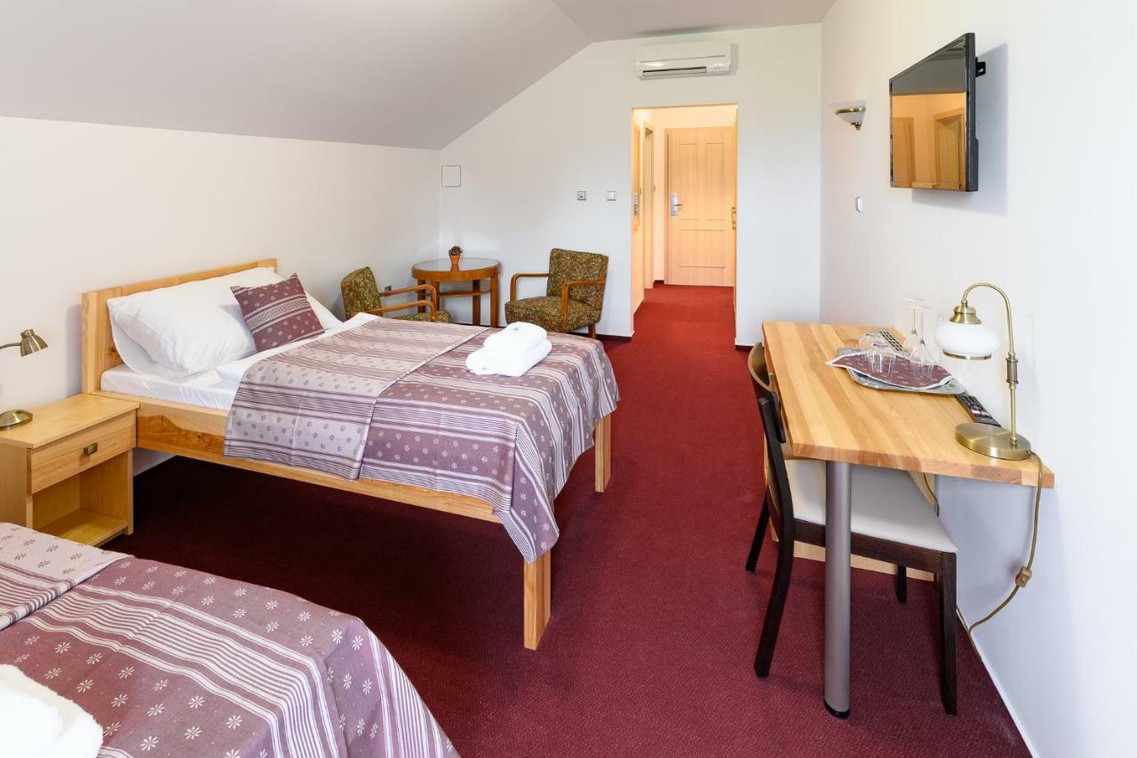 Vencluv Statek Hotel Javornice Екстериор снимка