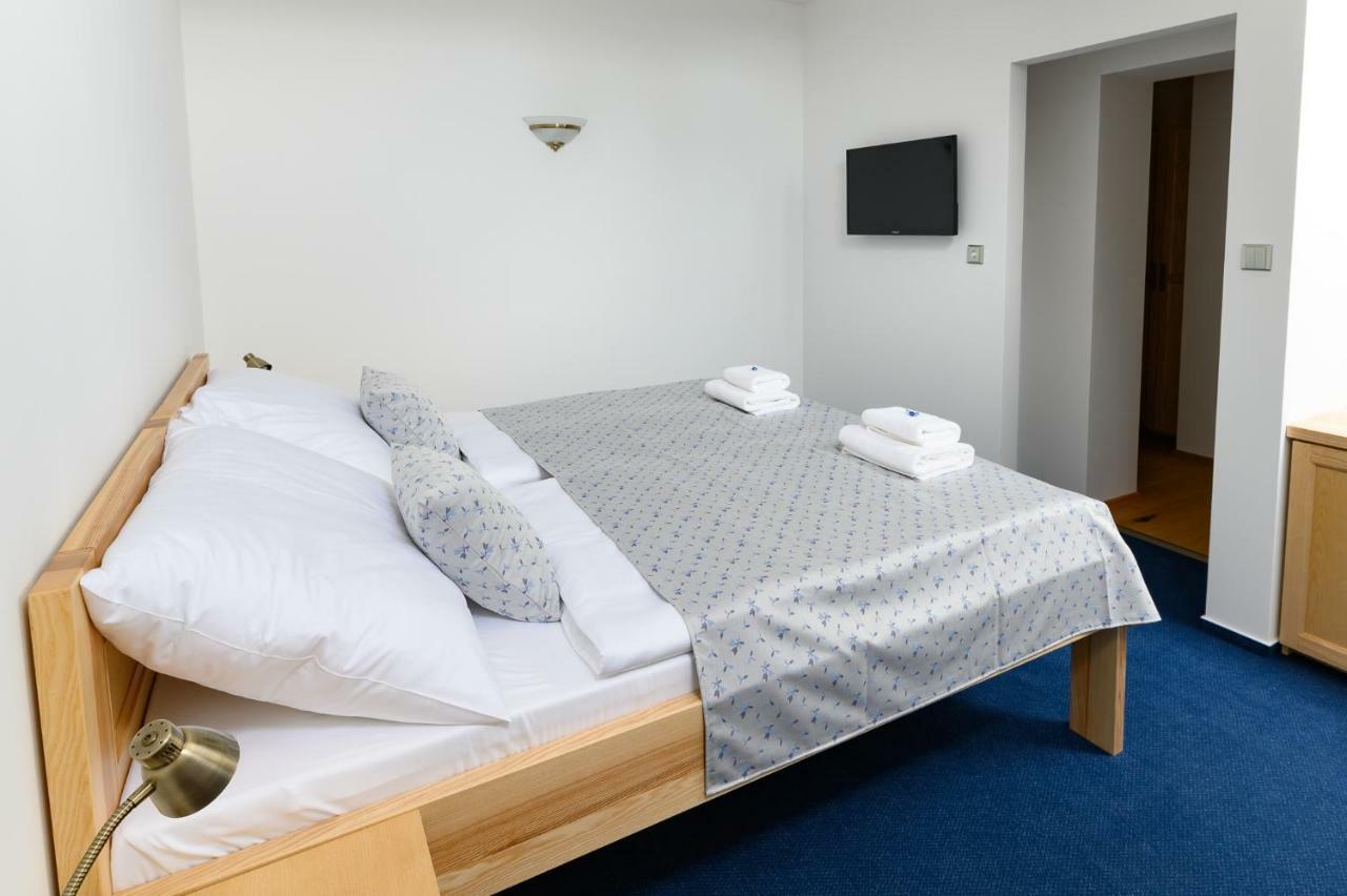 Vencluv Statek Hotel Javornice Екстериор снимка
